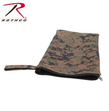 Load image into Gallery viewer, Folding Camp Stool